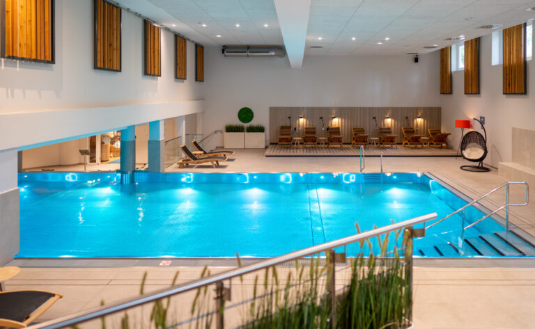 Kongresshotel_Potsdam_Wellbeing_Pool_Liegen_DSC02258_L