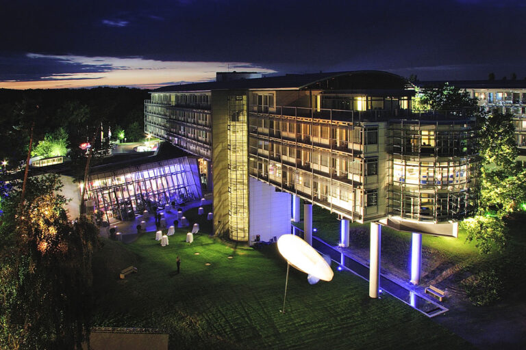 kongresshotel-potsdam-bei-nacht1